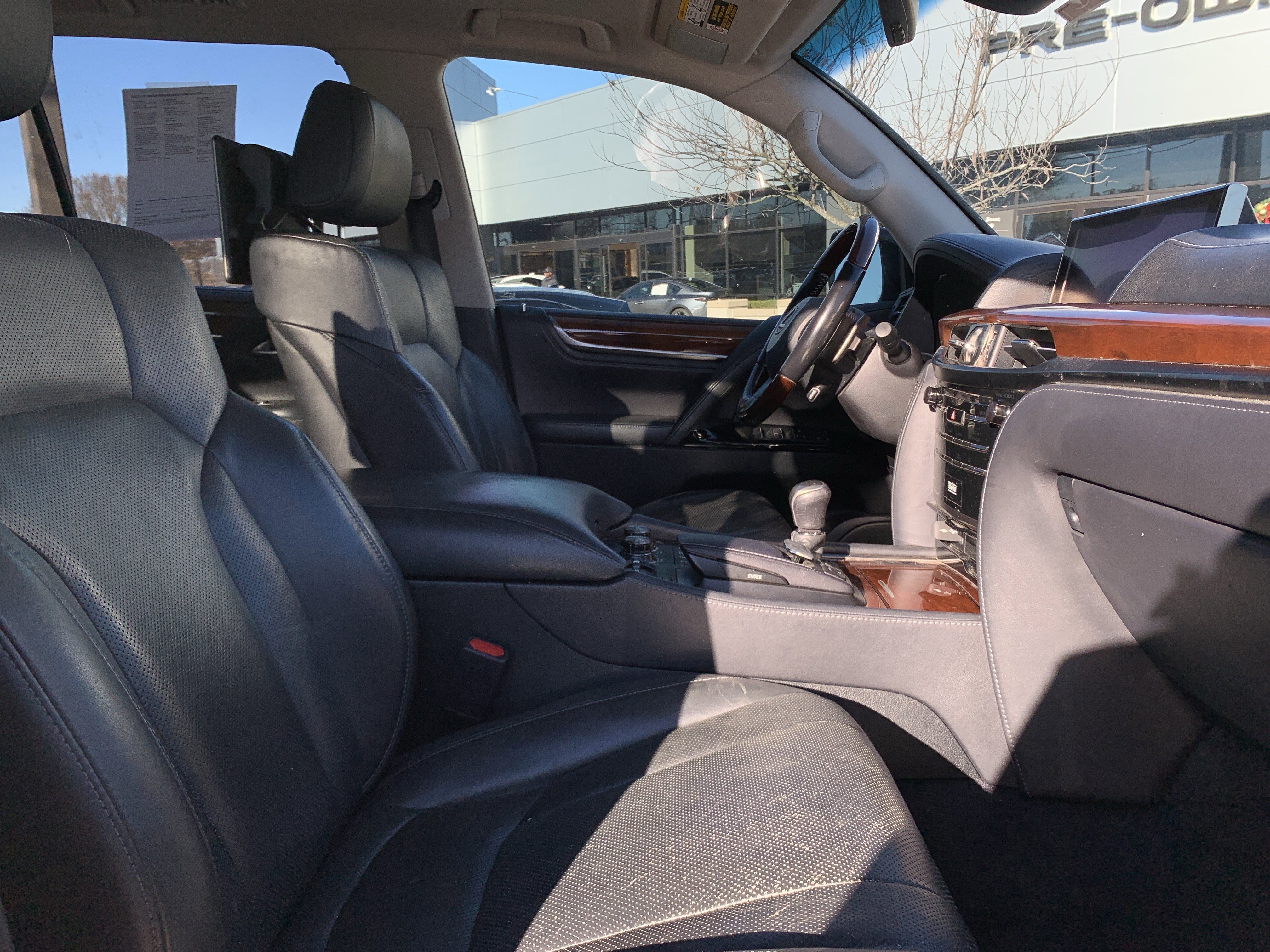 Used 2017 Lexus LX 570 4WD image 34