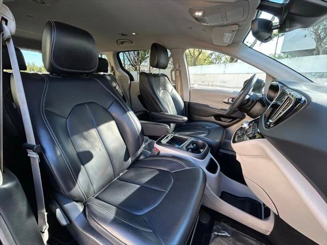 Certified 2023 Chrysler Pacifica Touring-L FWD image 32