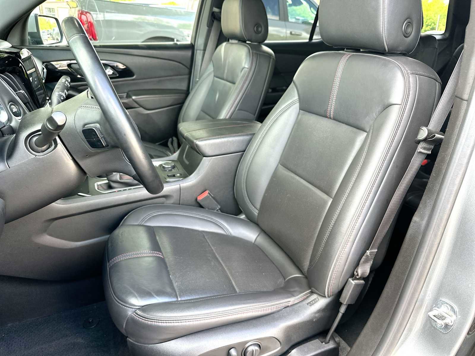 Used 2023 Chevrolet Traverse RS image 17
