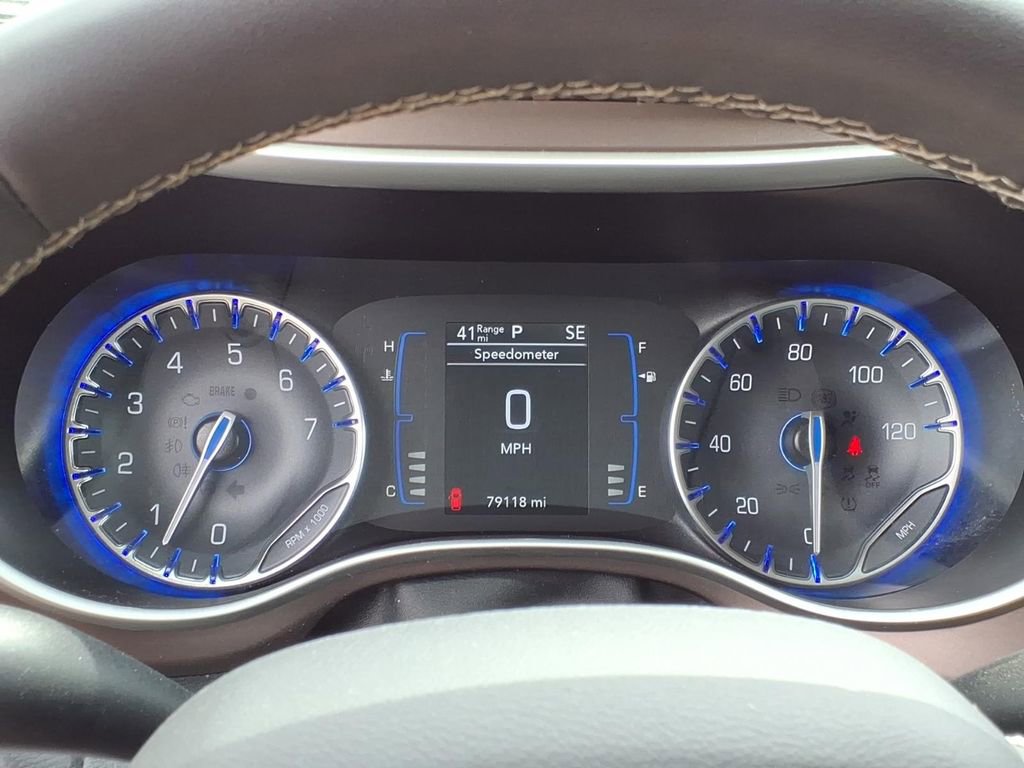 Used 2023 Chrysler Voyager LX image 10