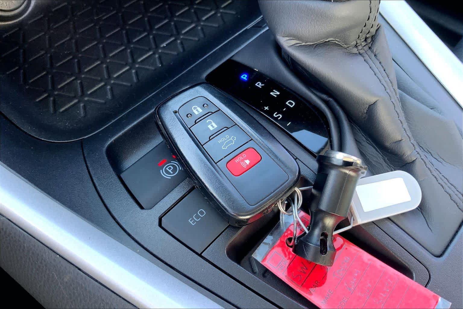 Used 2025 Toyota RAV4 XLE w/ Convenience Package FWD image 15