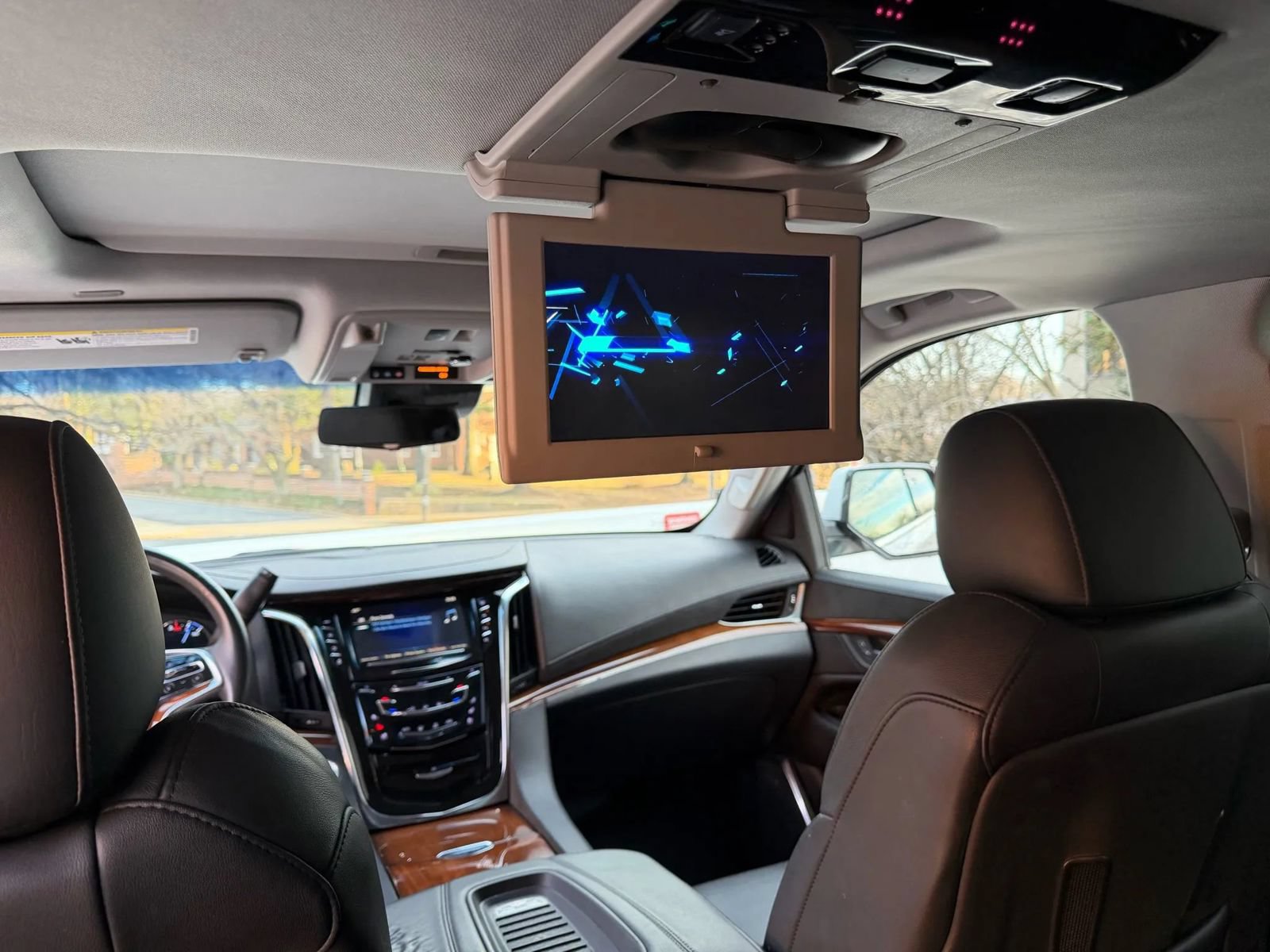 Used 2018 Cadillac Escalade ESV Luxury AWD/4WD image 21