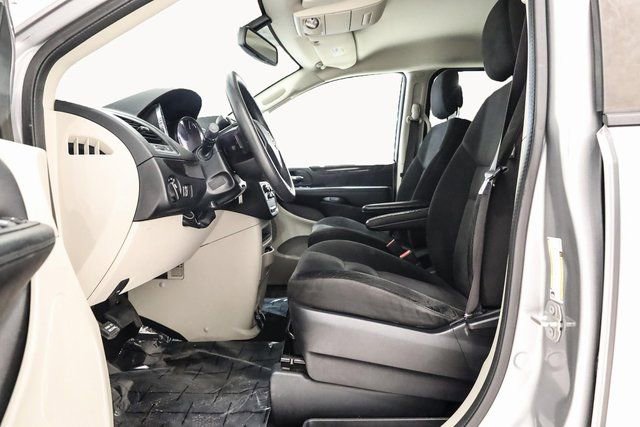 Used 2020 Dodge Grand Caravan SE image 13