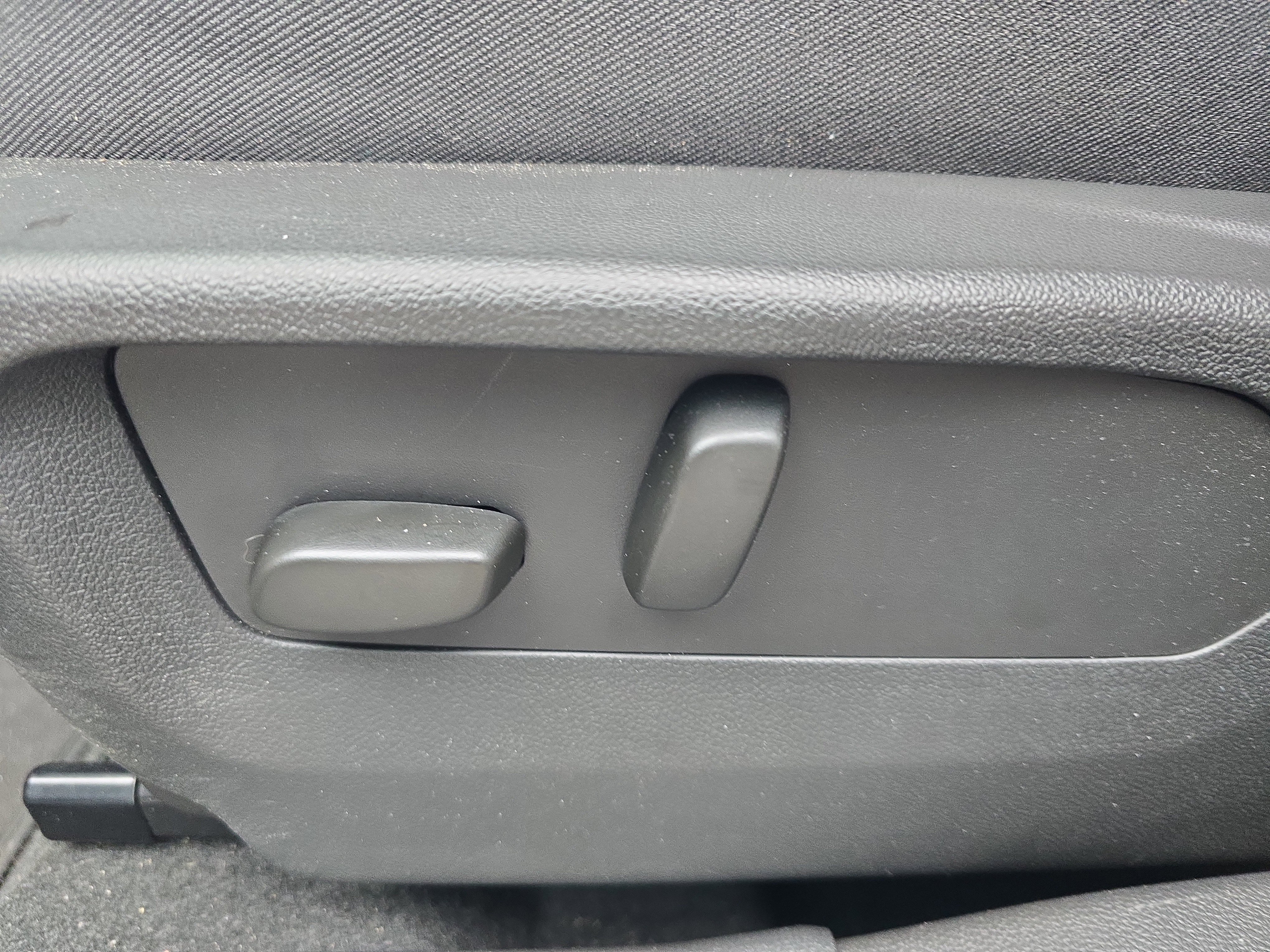 Used 2023 Buick Envision Essence w/ Technology Package I AWD/4WD image 19