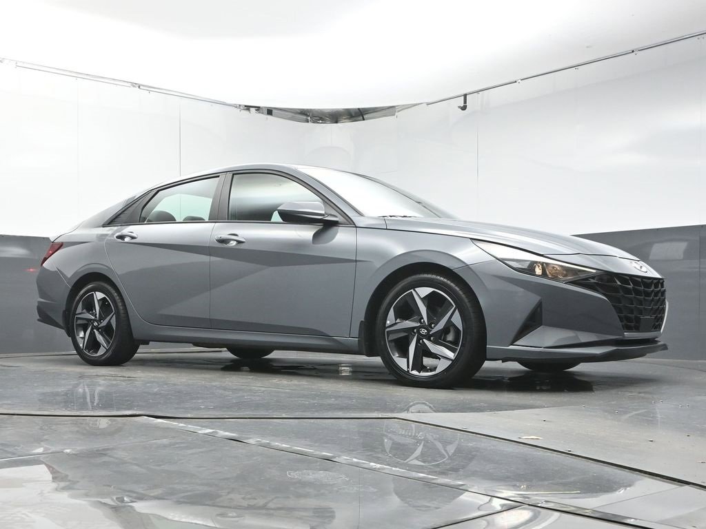 Used 2023 Hyundai Elantra SEL w/ Convenience Package image 37