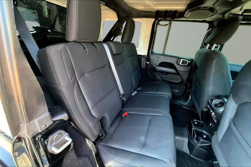 Used 2019 Jeep Wrangler Unlimited Sahara AWD/4WD image 28