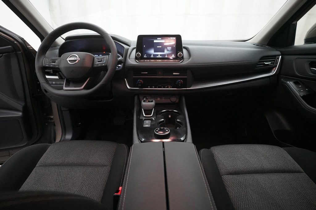 Certified 2025 Nissan Rogue SV image 5