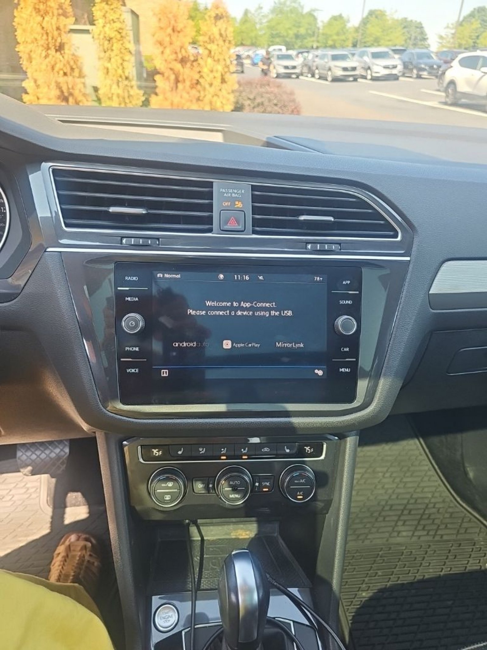 Used 2020 Volkswagen Tiguan SE AWD/4WD image 22