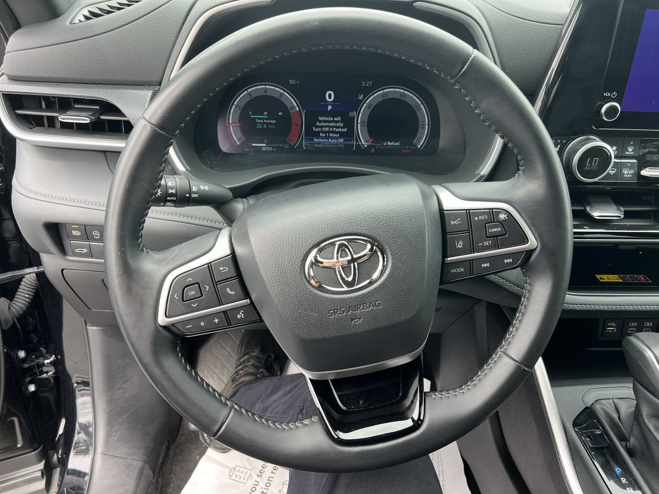 Used 2025 Toyota Highlander XSE AWD/4WD image 18