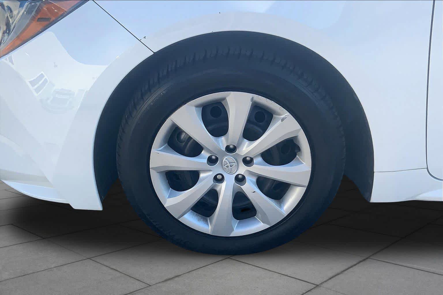 Used 2025 Toyota Corolla LE FWD image 11