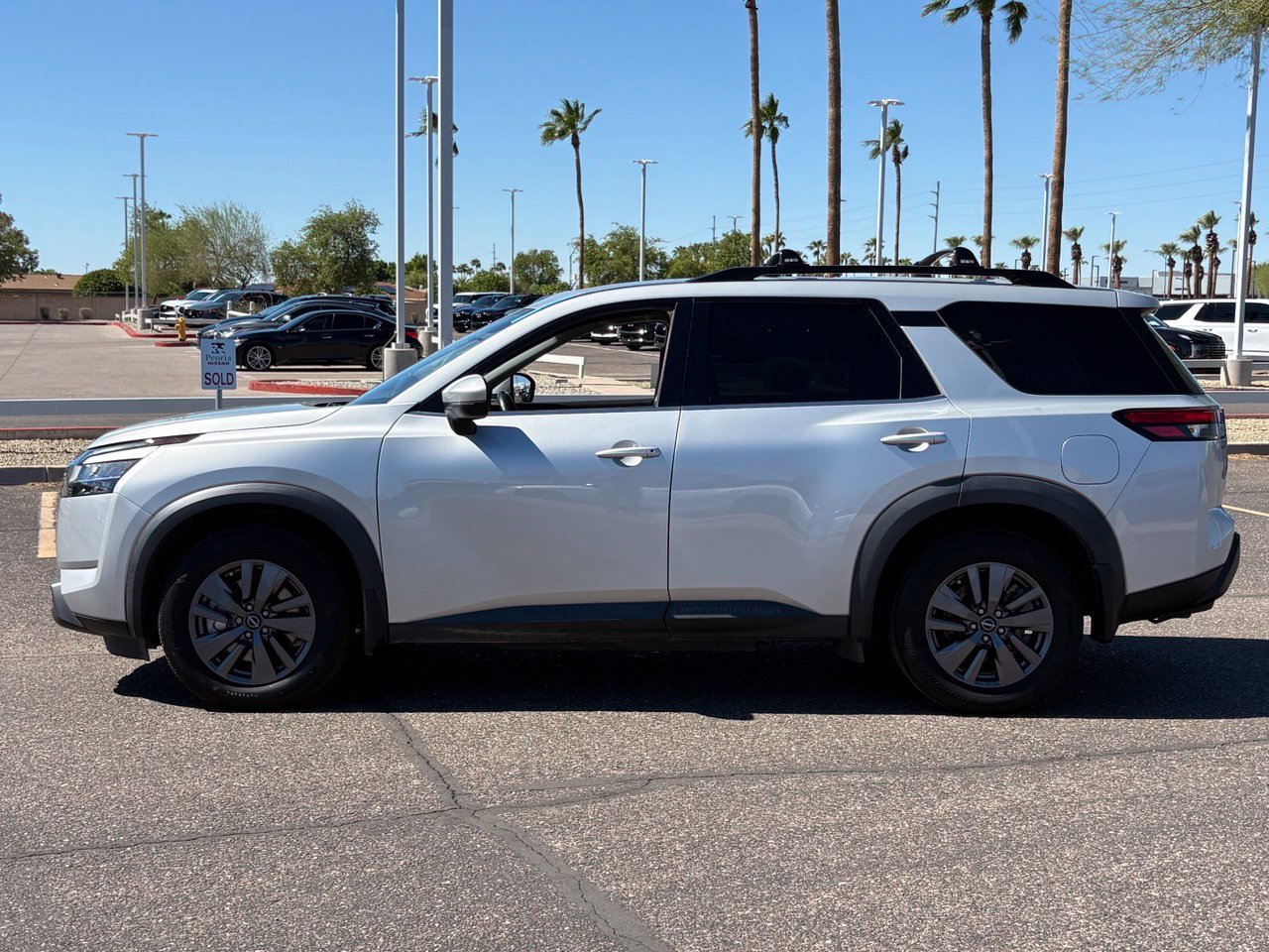 Certified 2022 Nissan Pathfinder SV w/ SV Premium Package FWD image 3