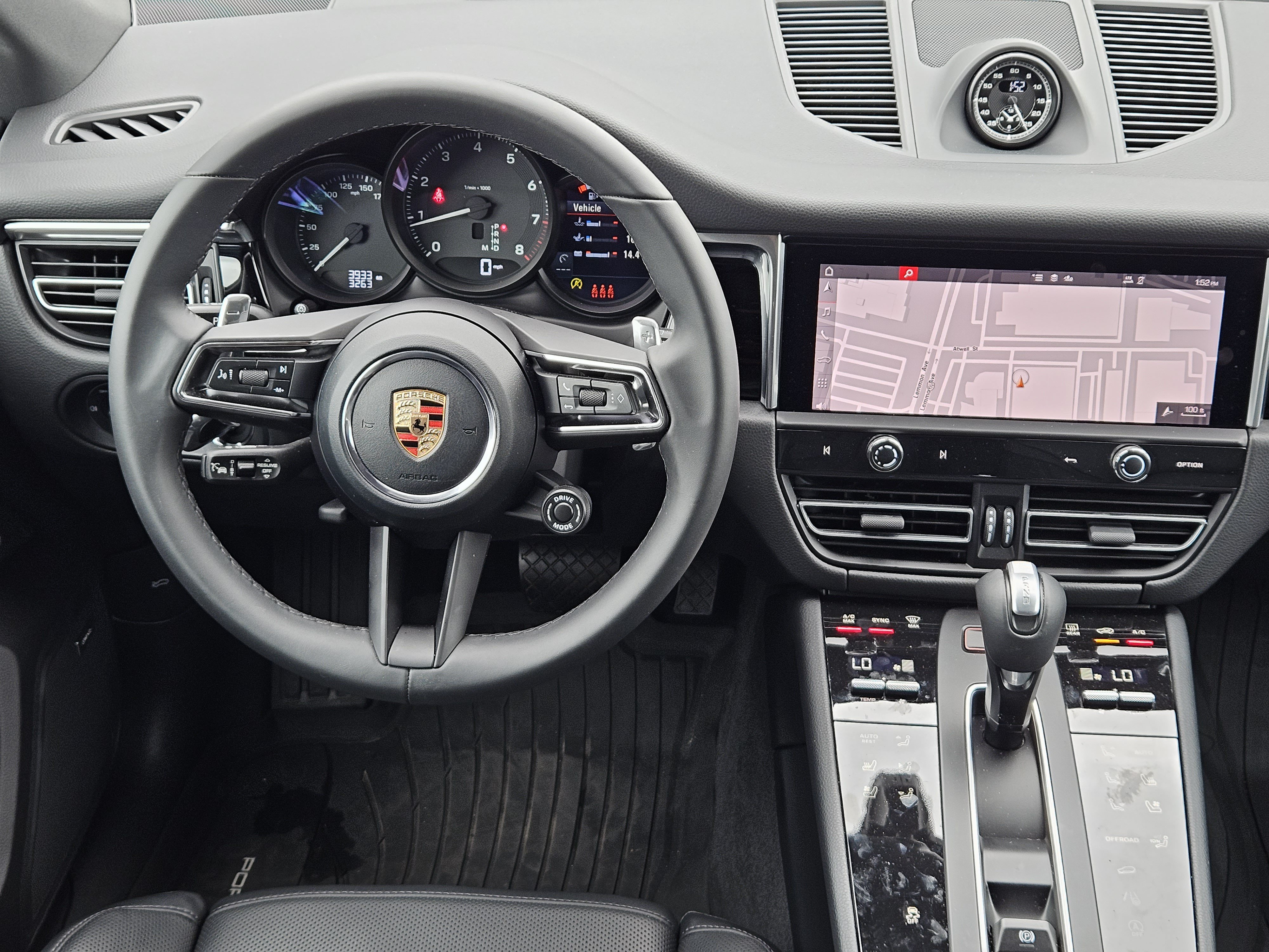 Certified 2026 Porsche Macan AWD/4WD image 25