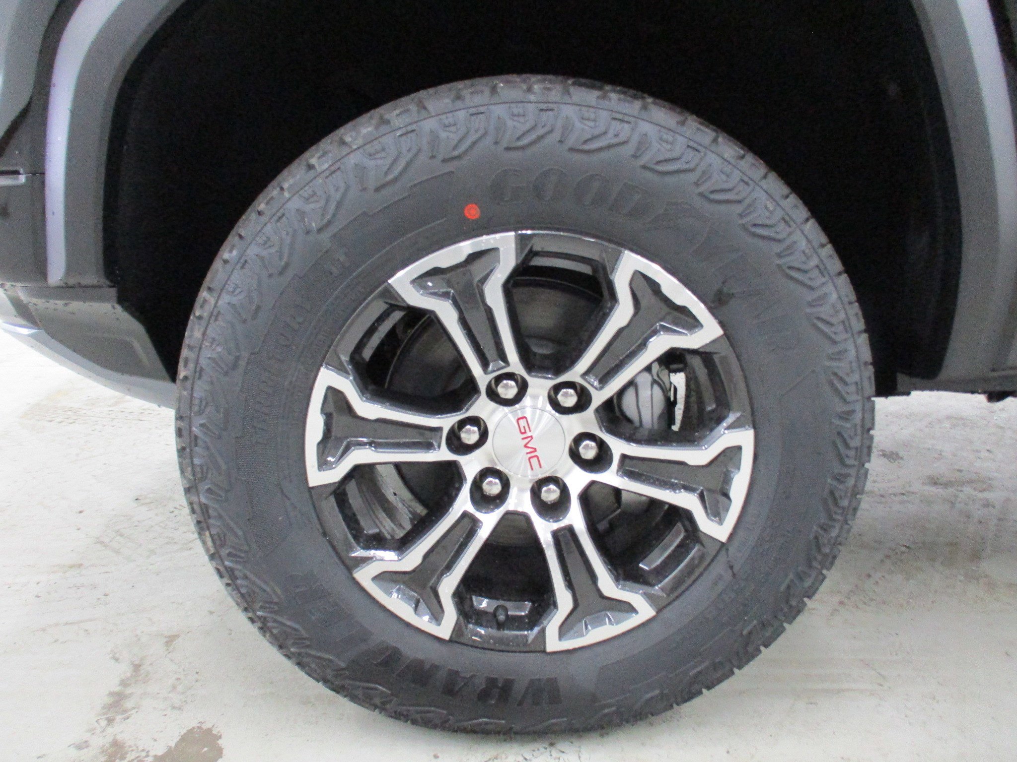 New 2025 GMC Canyon AT4 w/ AT4 Premium Package image 11