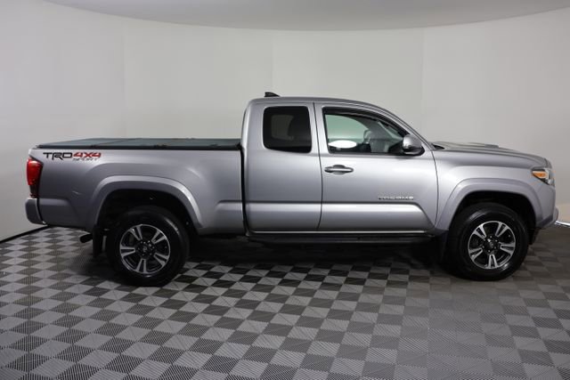 Used 2017 Toyota Tacoma TRD Sport w/ Premium & Technology Package image 9