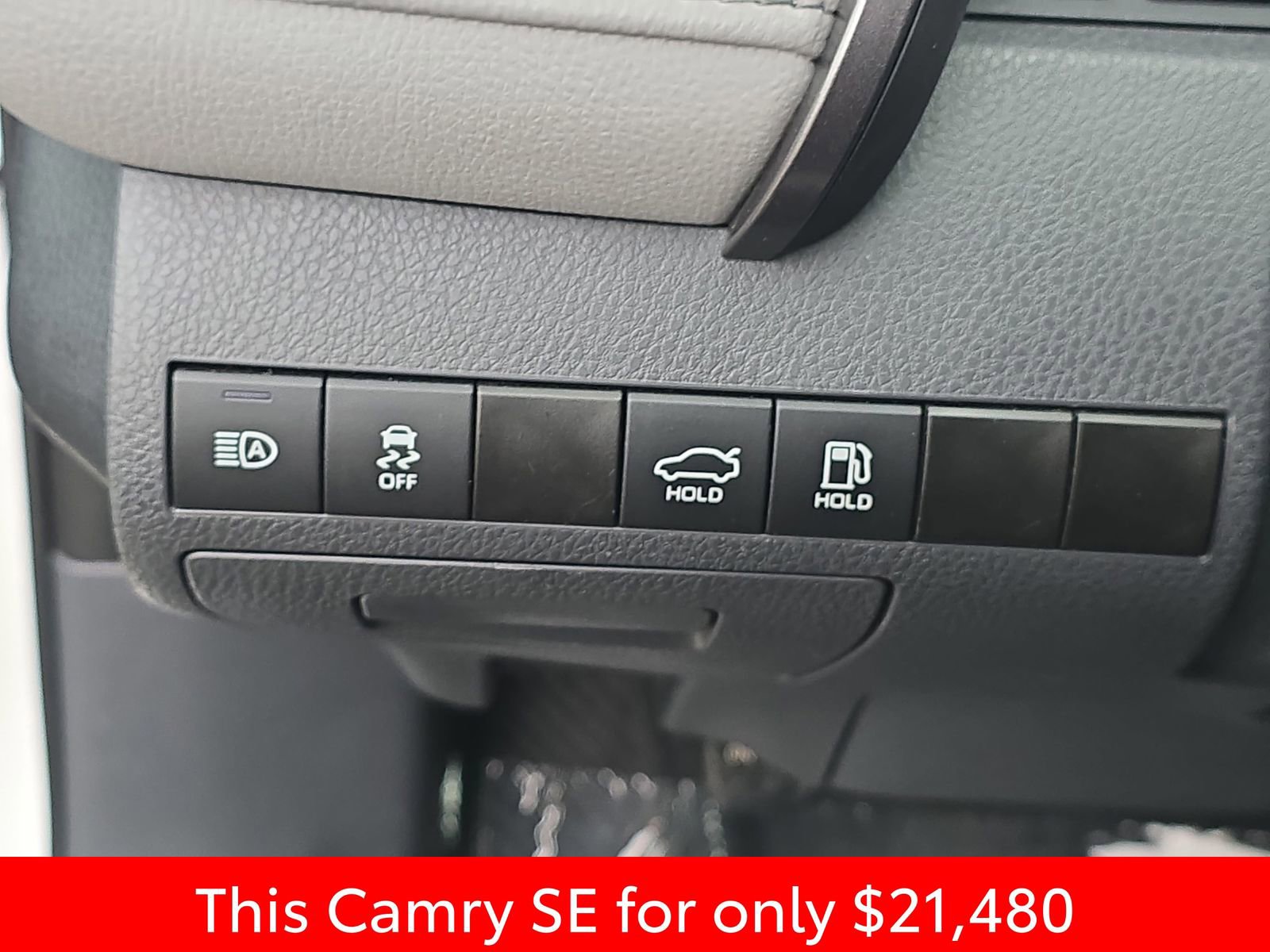 Used 2024 Toyota Camry SE image 30