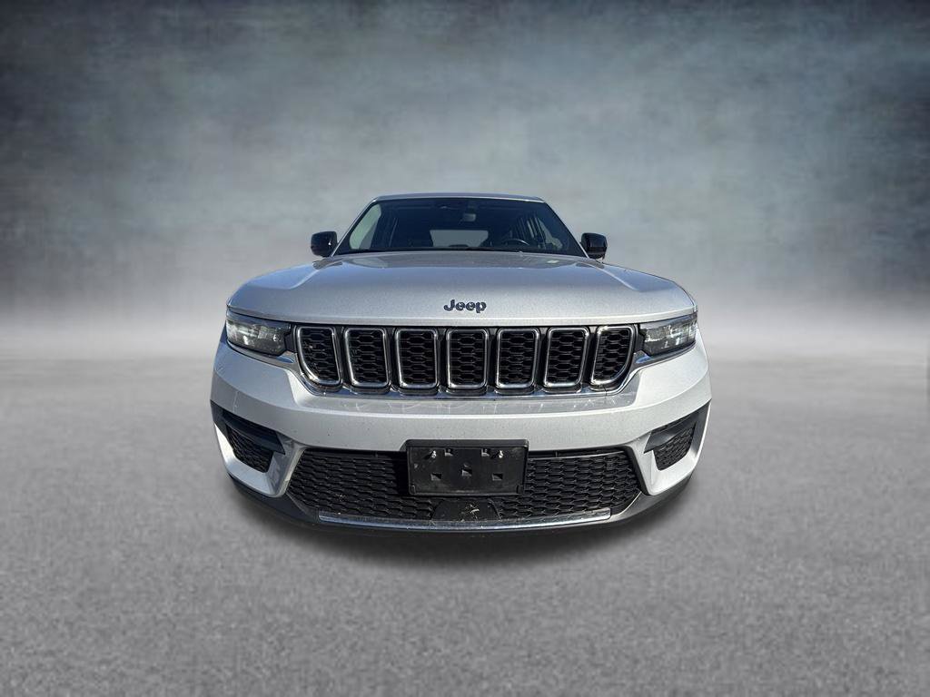Used 2022 Jeep Grand Cherokee Laredo w/ Luxury Tech Group I AWD/4WD image 9