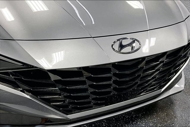 Used 2023 Hyundai Elantra Limited FWD image 29