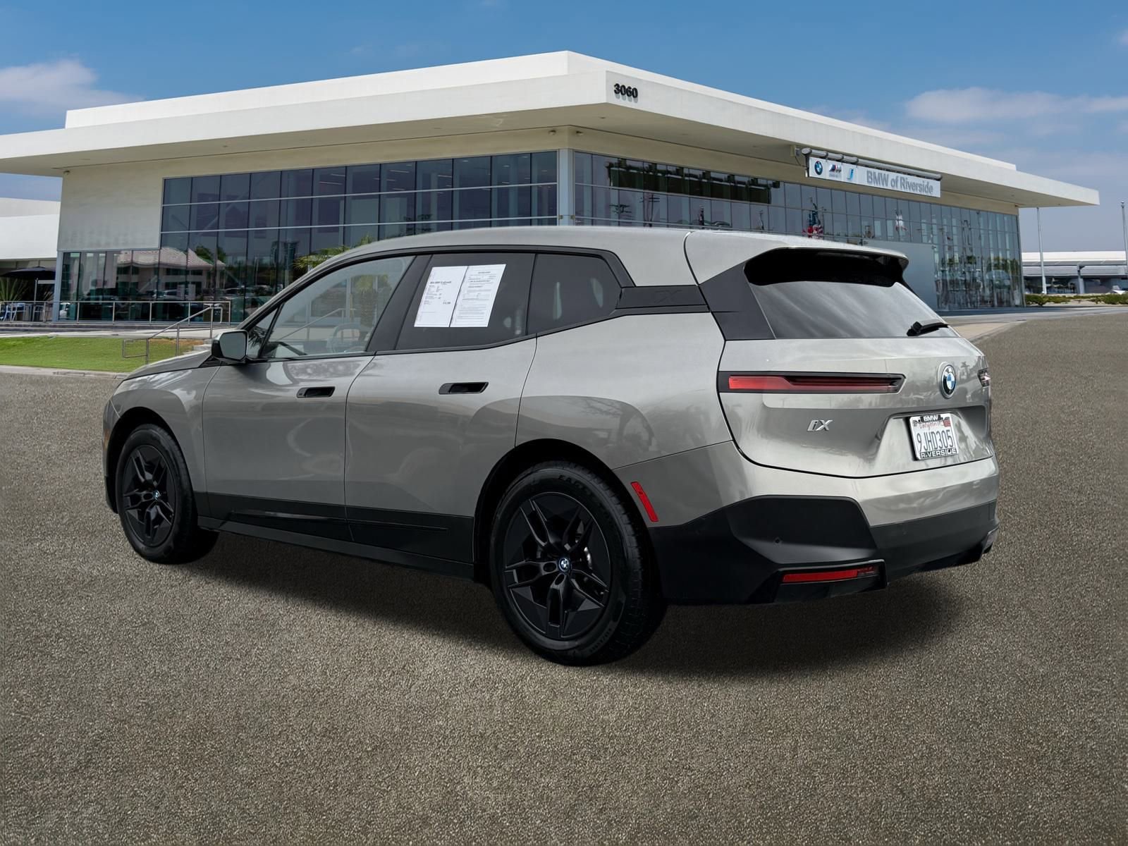 Used 2024 BMW iX xDrive50 w/ Radiant Heating Package image 8