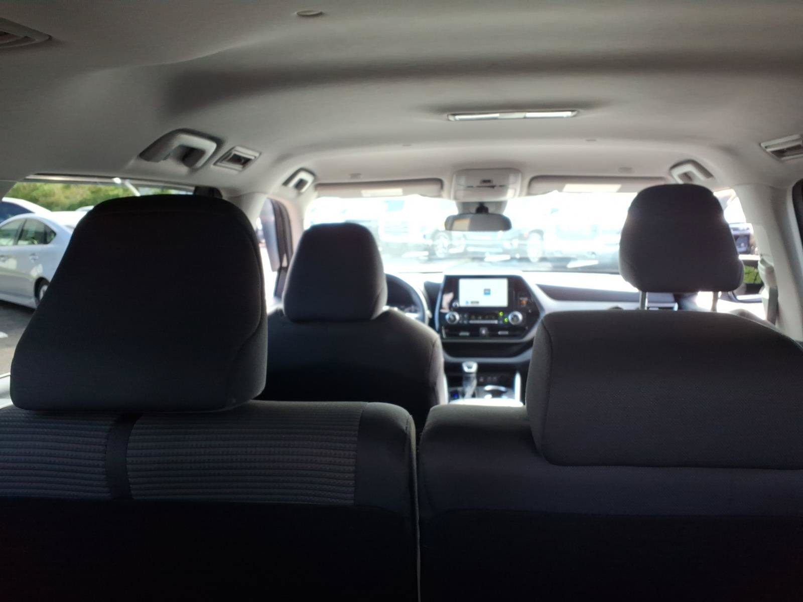 Used 2024 Toyota Highlander LE AWD/4WD image 21