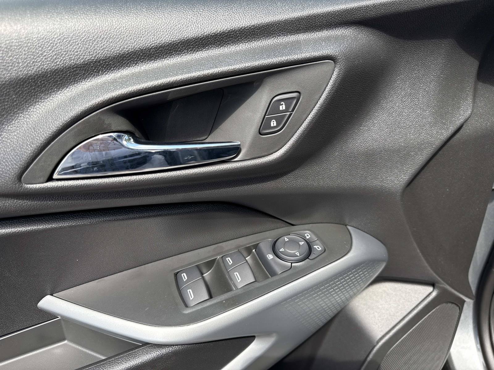 New 2026 Chevrolet Trax RS w/ Sunroof Package FWD image 18