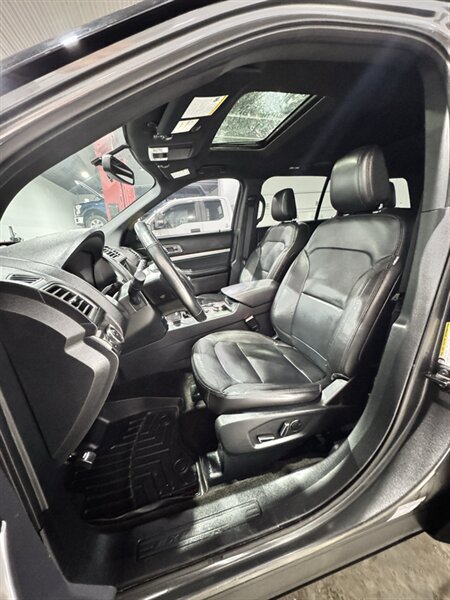 Used 2018 Ford Explorer XLT w/ Equipment Group 202A AWD/4WD image 6