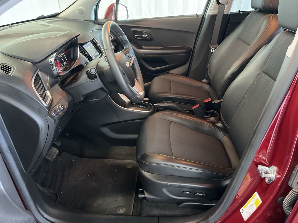 Used 2022 Chevrolet Trax LT w/ LT Convenience Package image 3