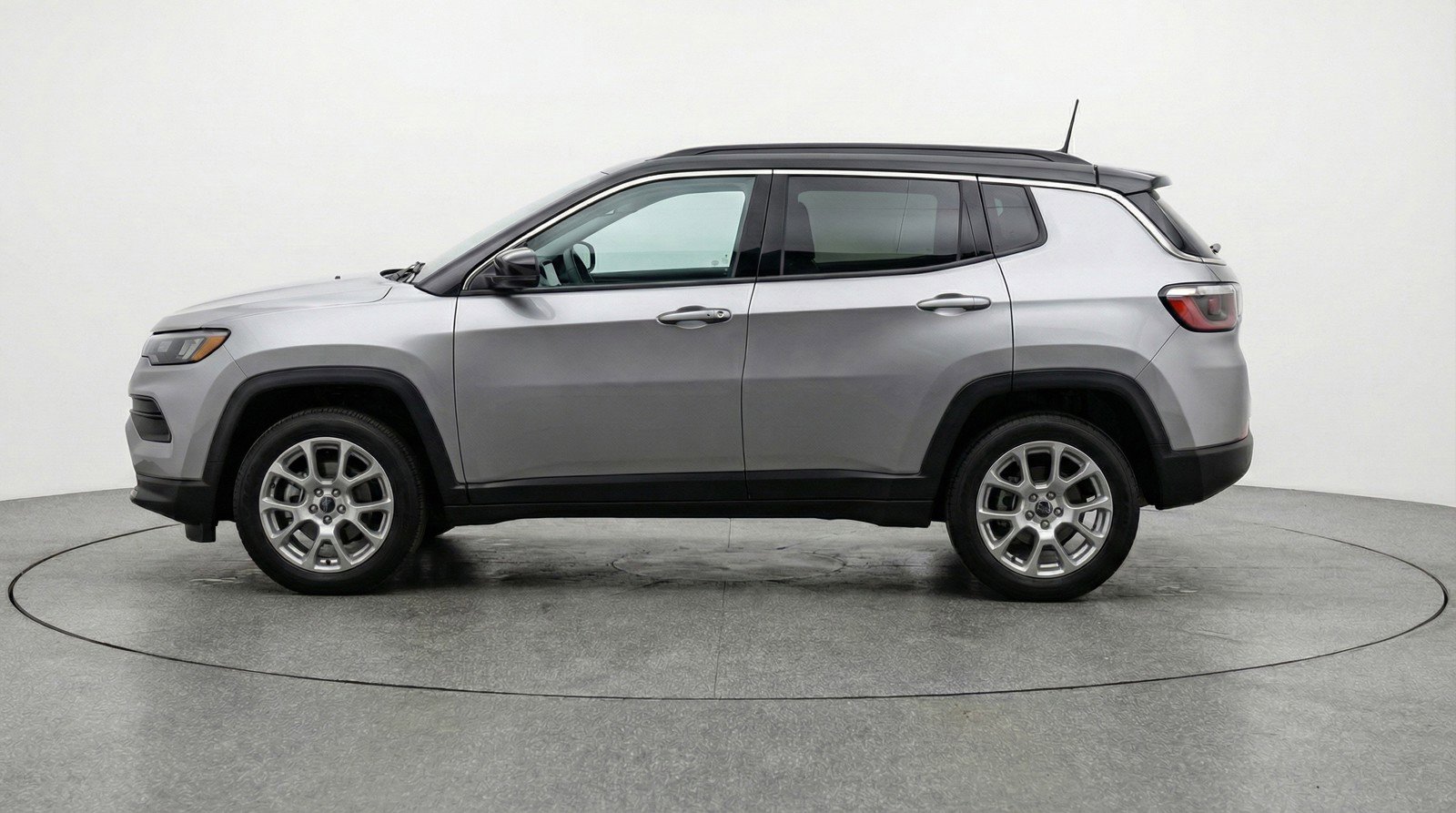 Used 2025 Jeep Compass Limited image 5