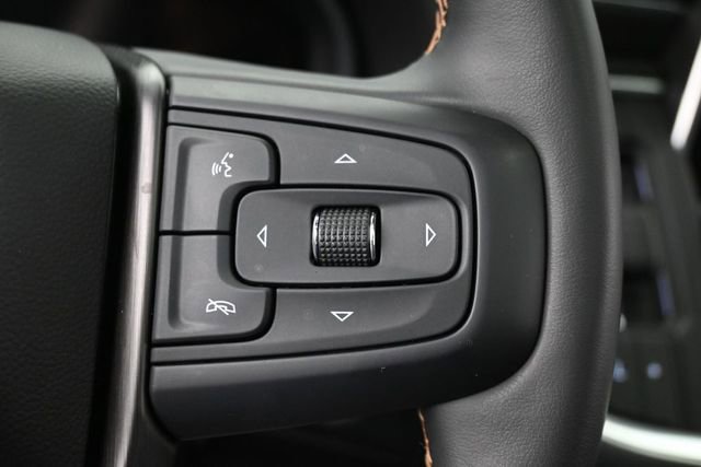 Used 2023 GMC Yukon AT4 w/ Technology Package AWD/4WD image 15