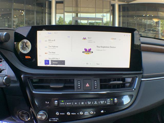 Certified 2025 Lexus ES 300h w/ Premium Package FWD image 16