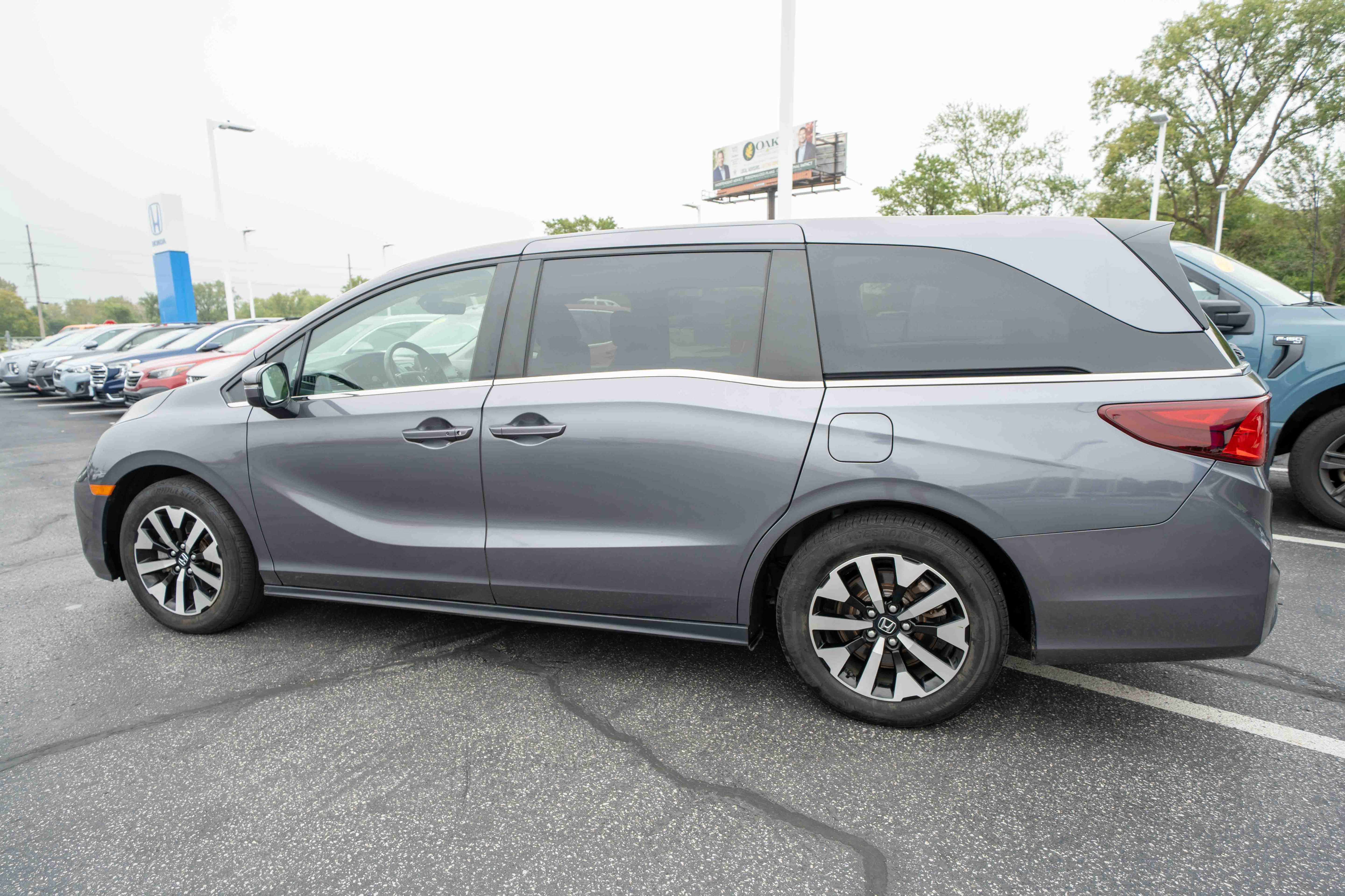 Used 2025 Honda Odyssey EX-L image 4