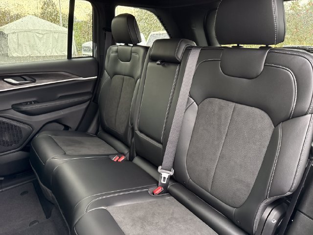 New 2026 Jeep Grand Cherokee Altitude AWD/4WD image 22