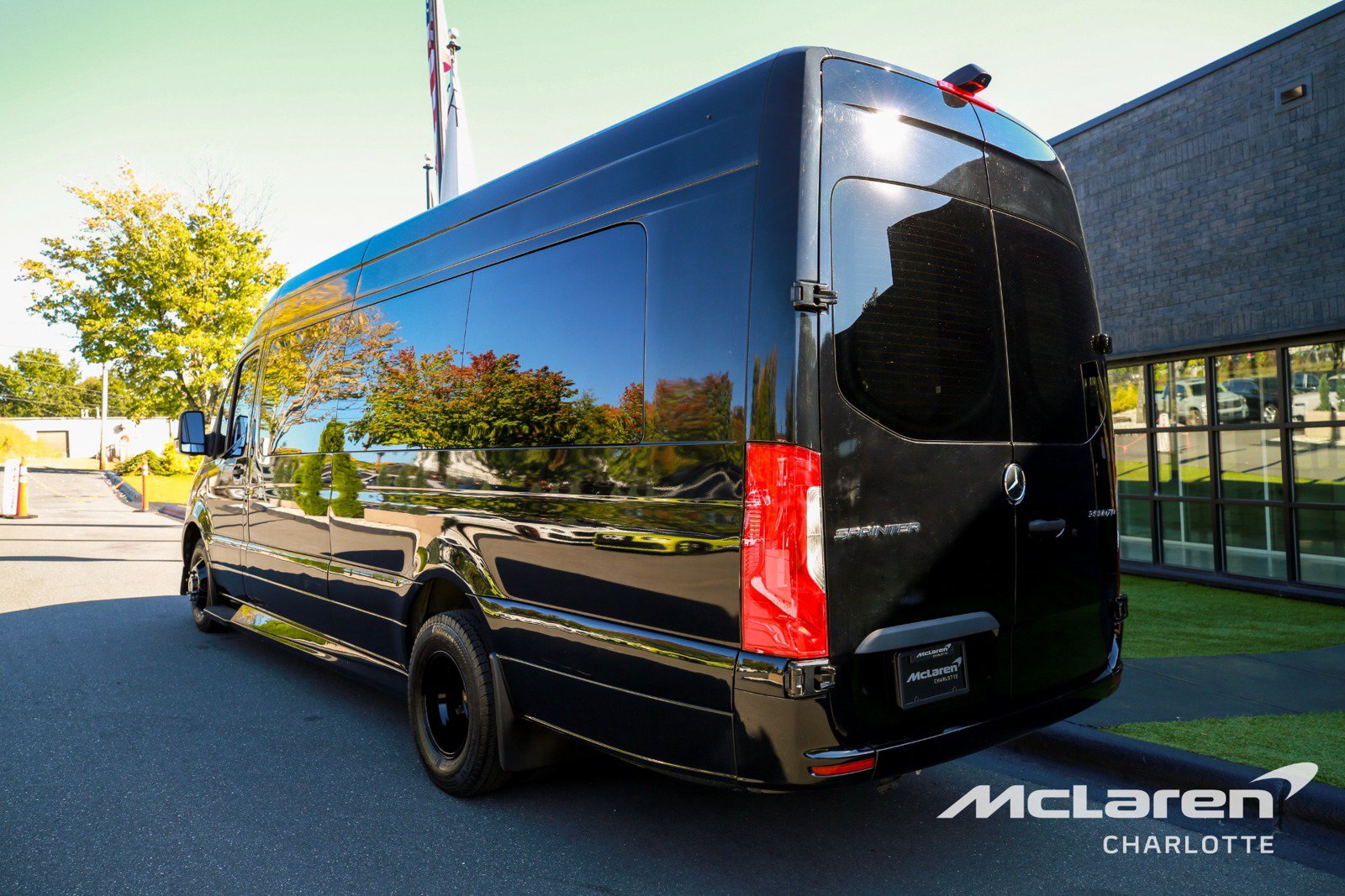 Used 2020 Mercedes-Benz Sprinter 3500 w/ Windows All Around Package image 5