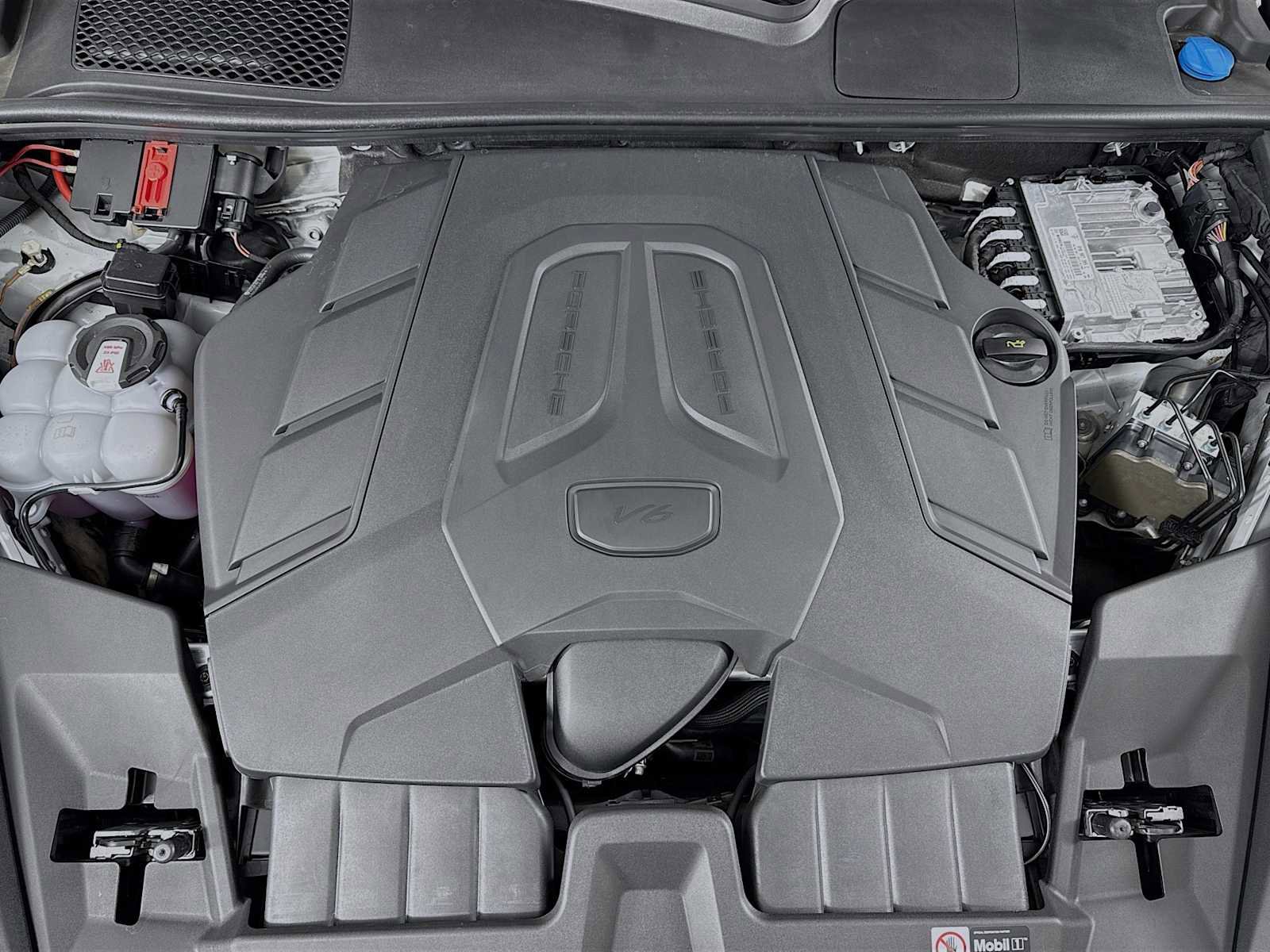 Certified 2025 Porsche Cayenne image 31