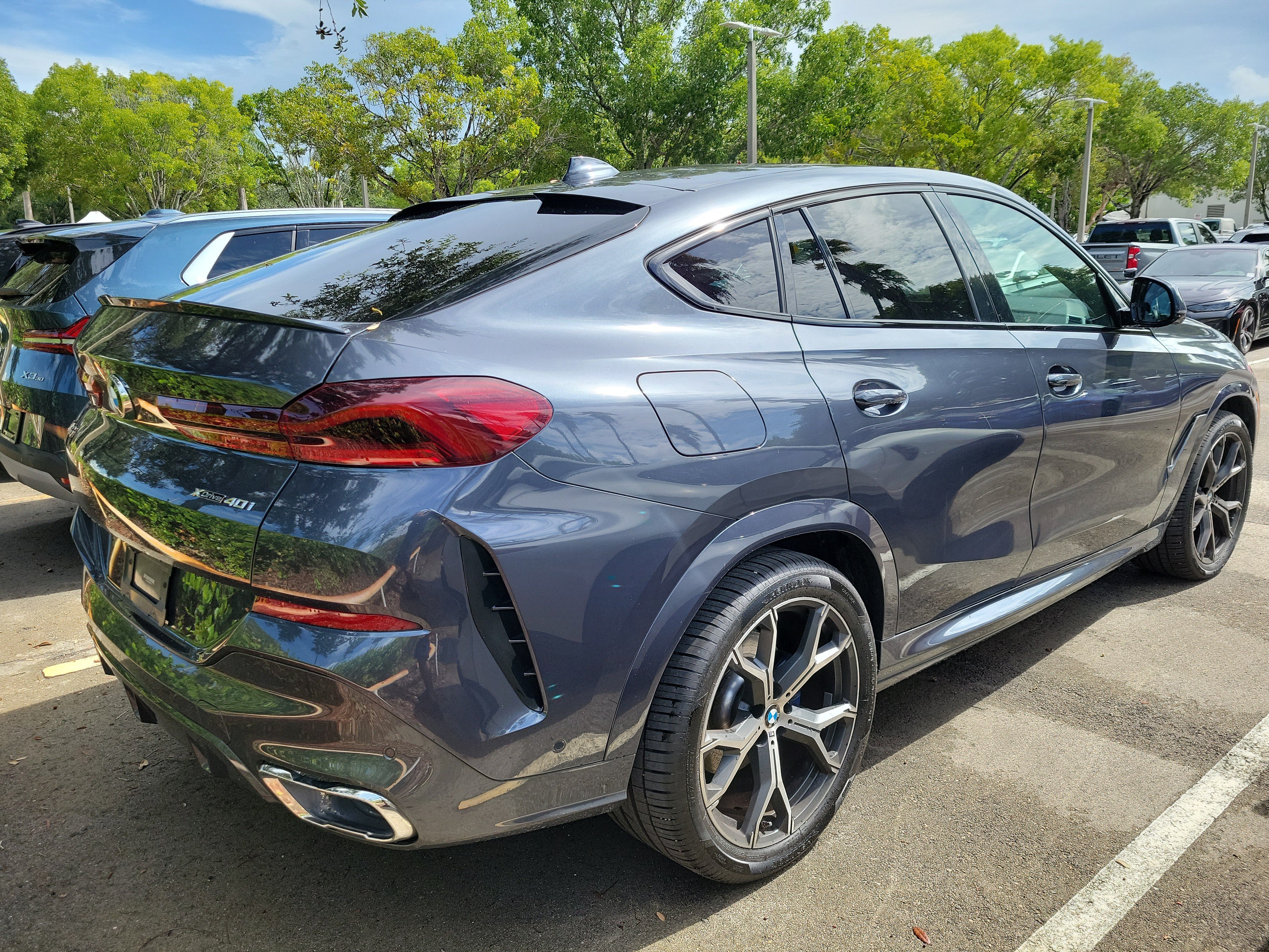 Used 2022 BMW X6 xDrive40i w/ M Sport Package AWD/4WD image 5
