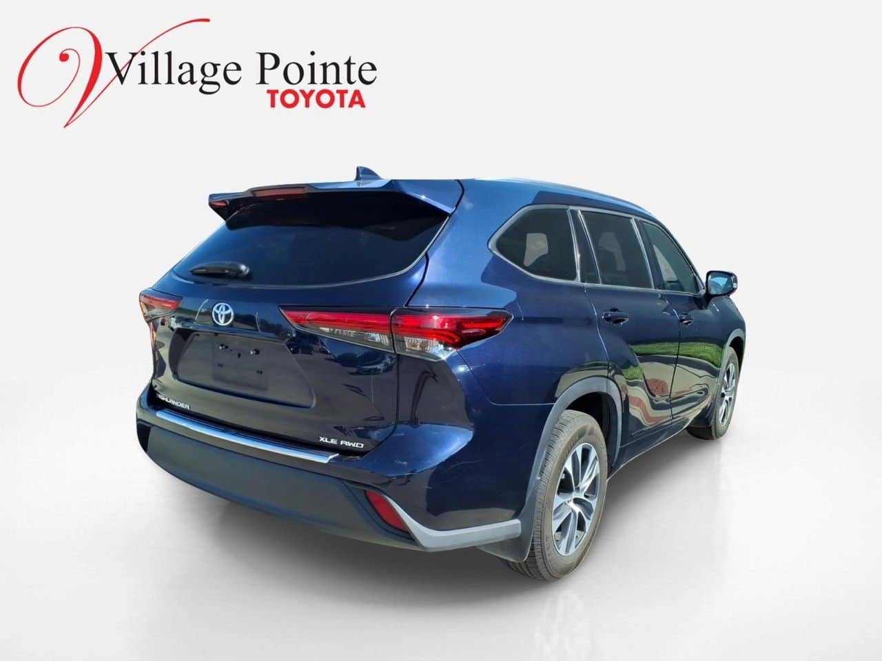 Used 2020 Toyota Highlander XLE w/ Protection Package #3 AWD/4WD image 4