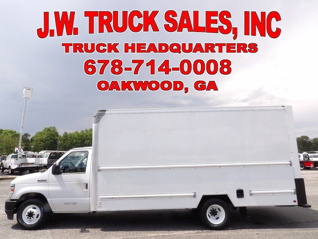 Used 2021 Ford E-350 and Econoline 350 Super Duty RWD image 2