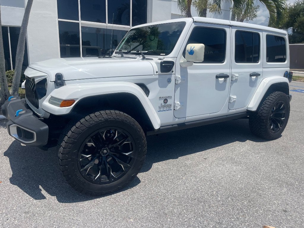 Used 2023 Jeep Wrangler Unlimited Sahara AWD/4WD image 29