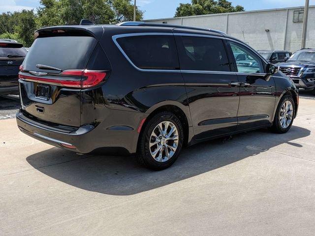 Used 2021 Chrysler Pacifica Touring-L FWD image 6