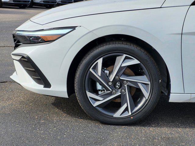 New 2025 Hyundai Elantra SEL FWD image 10