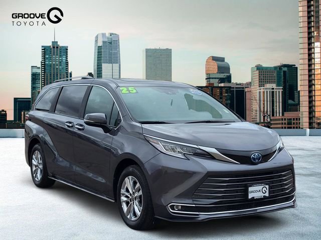 Used 2025 Toyota Sienna Limited image 8