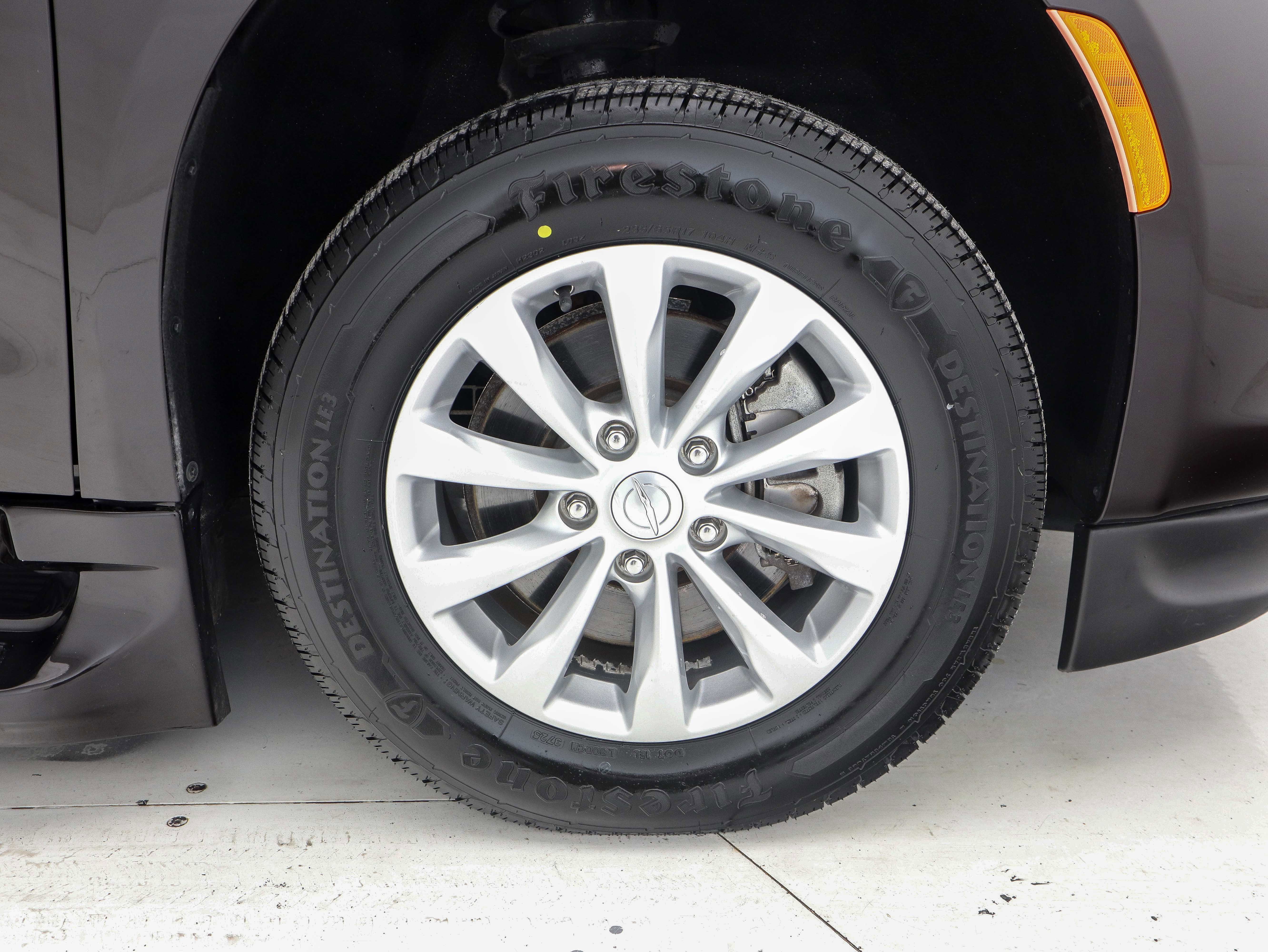 Used 2018 Chrysler Pacifica Touring Plus image 36