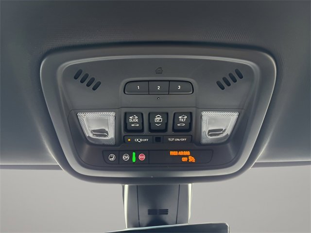 Used 2024 Chevrolet Traverse RS image 13