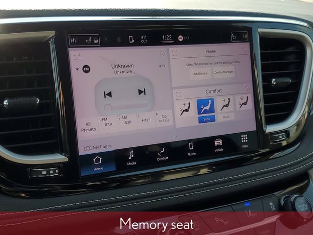 Used 2022 Chrysler Pacifica Touring-L image 28