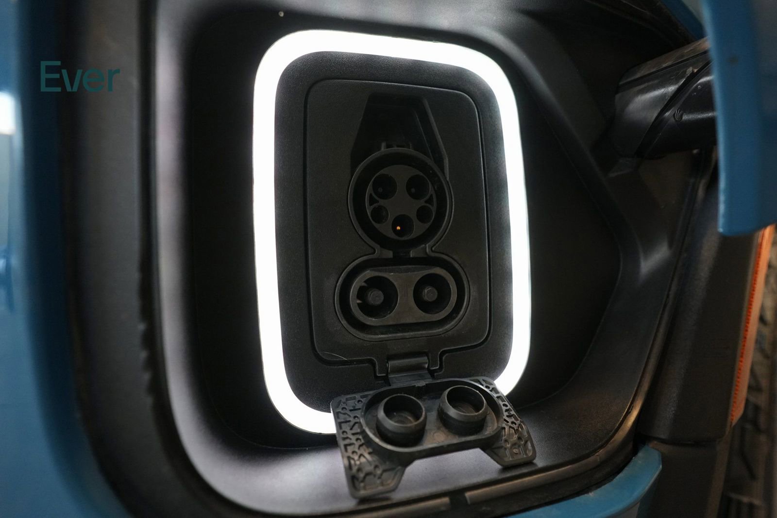 Used 2023 Rivian R1S Adventure image 26