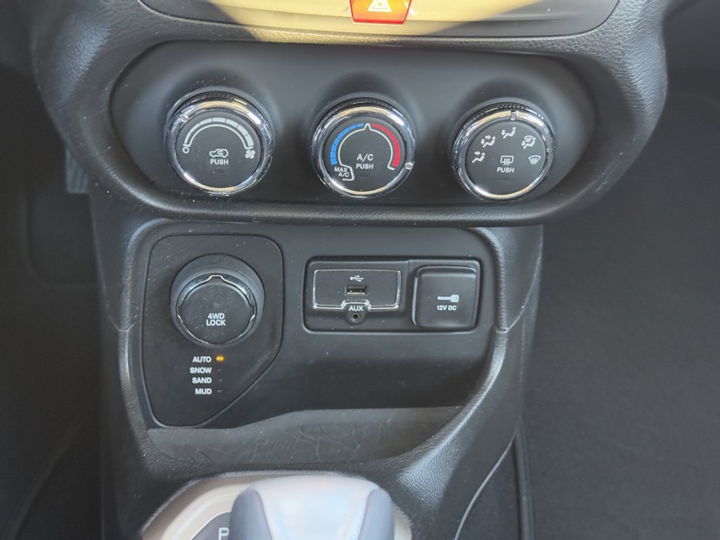 Used 2017 Jeep Renegade Latitude image 20