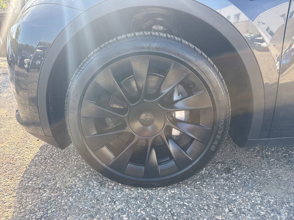 Used 2024 Tesla Model Y Long Range AWD/4WD image 10