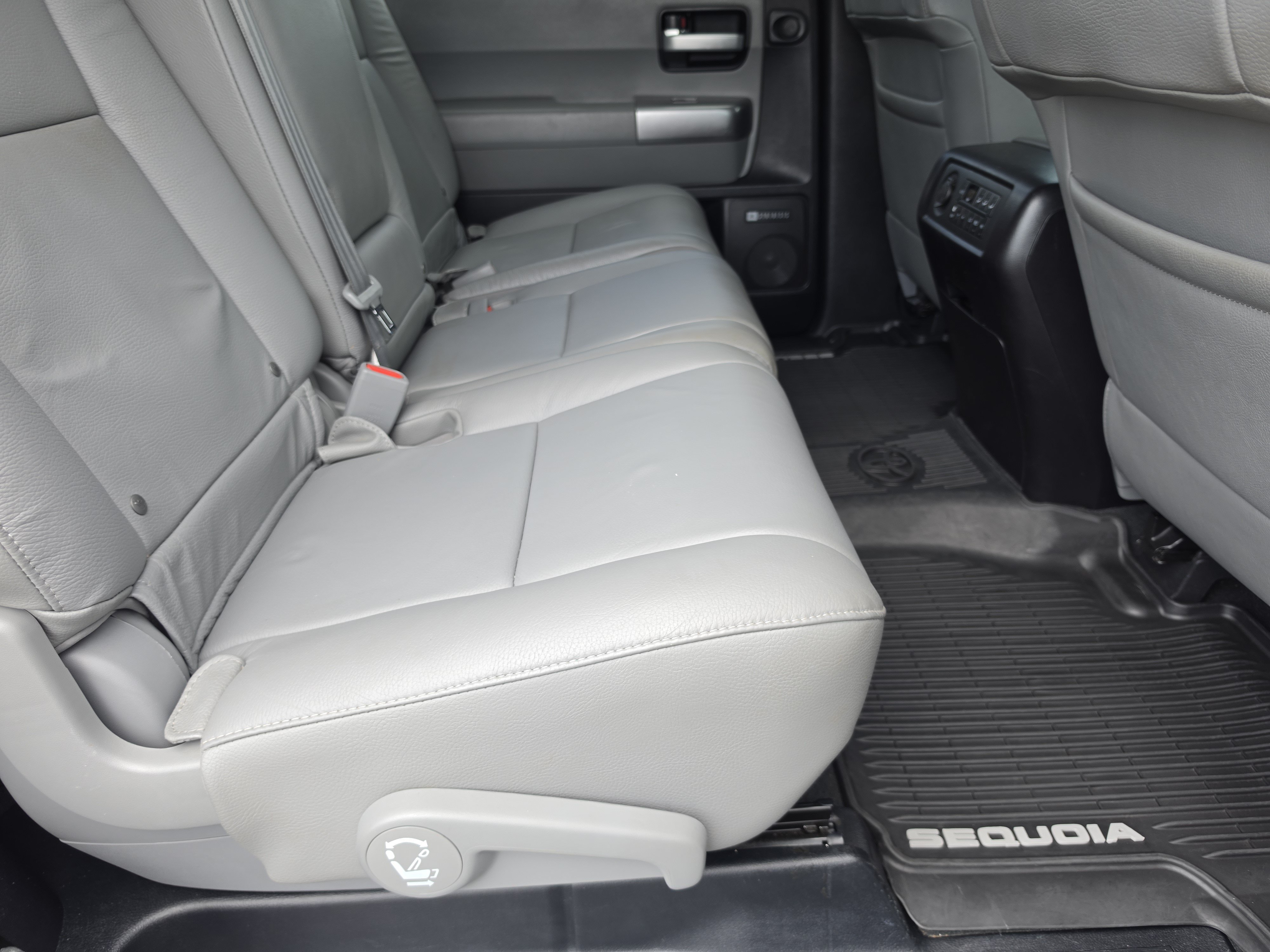 Used 2019 Toyota Sequoia Limited w/ Safety & Convenience Package RWD image 14