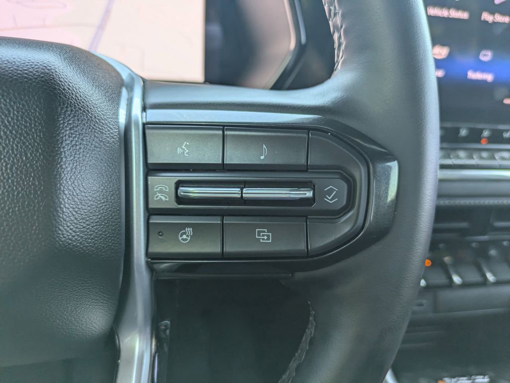 Used 2025 Chevrolet Colorado LT w/ LT Convenience Package RWD image 8