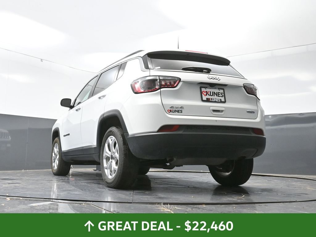 Used 2025 Jeep Compass Latitude image 32