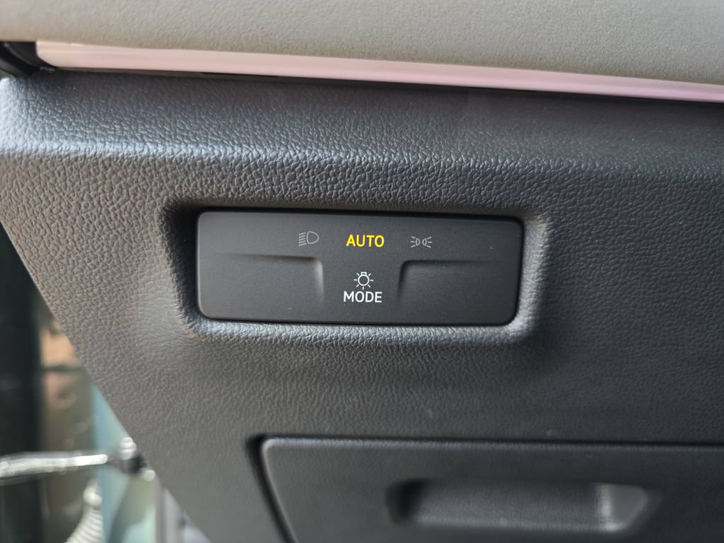 Used 2025 Volkswagen Tiguan SE R-Line AWD/4WD image 26
